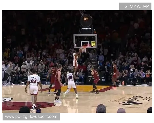 NBA球星空中漂移三分命中，全场震撼