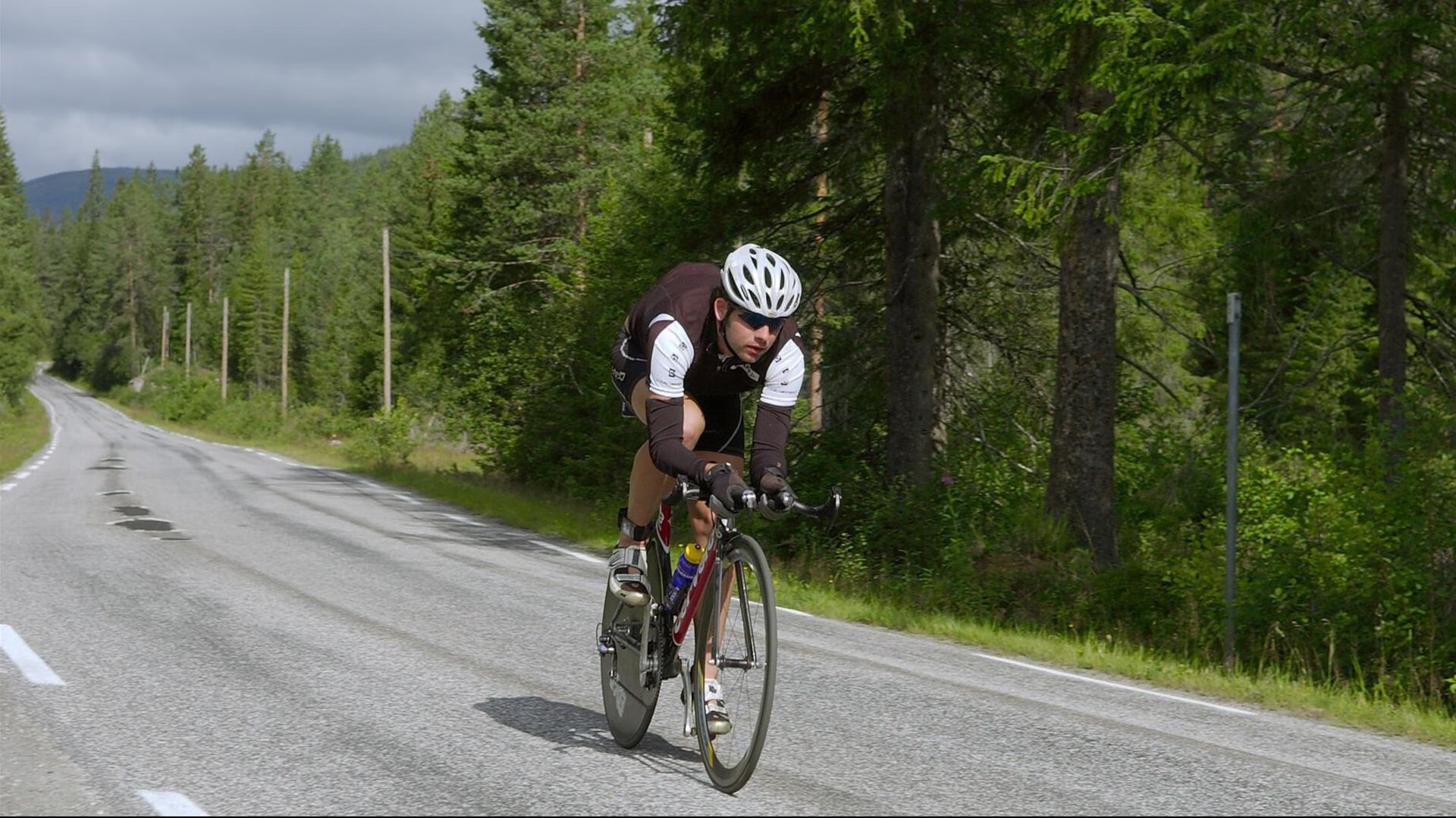 乐鱼娱乐app-快攻发起时控卫如何判断推进节奏，快攻时犯规